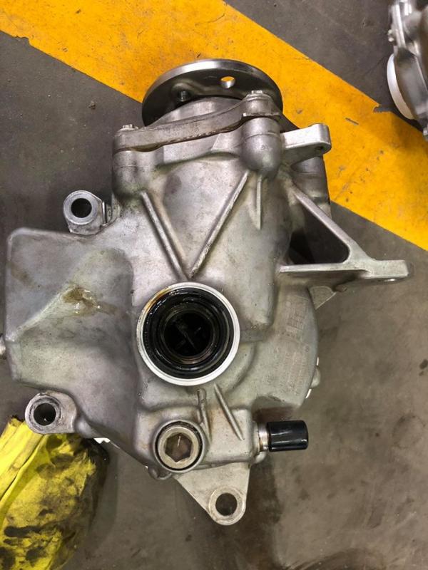 Người dùng nói gì khi Mercedes-Benz GLC 300 bị nước lọt vào cầu trước