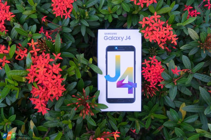 Mở hộp Samsung Galaxy J4 Lavender: Vẻ đẹp ma mị với màu sắc độc đáo!