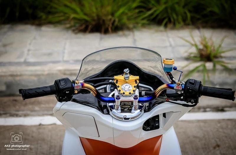 PCX 150 độ bức tốc mọi địa hình với đôi chân ác chiến trên đất Thái