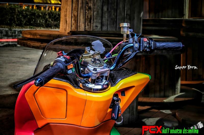 PCX 150 độ thông nhãn người xem với đôi chân tuyệt đỉnh