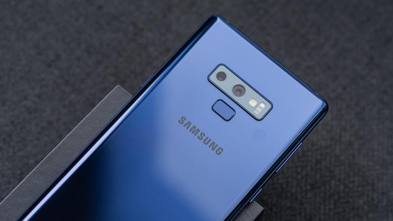 Tại sao camera của Galaxy Note 9 nhìn hơi lệch và không đặt đúng trọng tâm