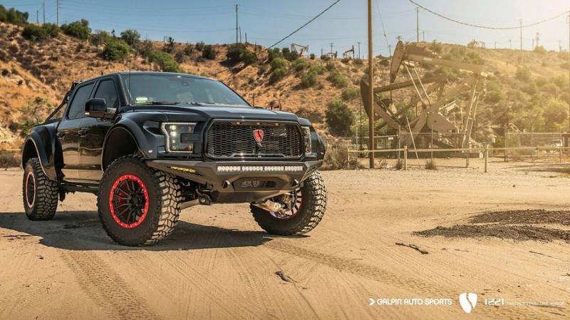 Siêu bán tải Ford F-150 Raptor độ toàn diện từ bộ mâm tùy biến cho tới bầu trời sao độc đáo