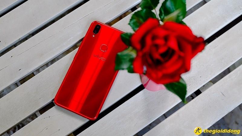 Những smartphone màu đỏ dành cho fan của đội tuyển U23 Việt Nam