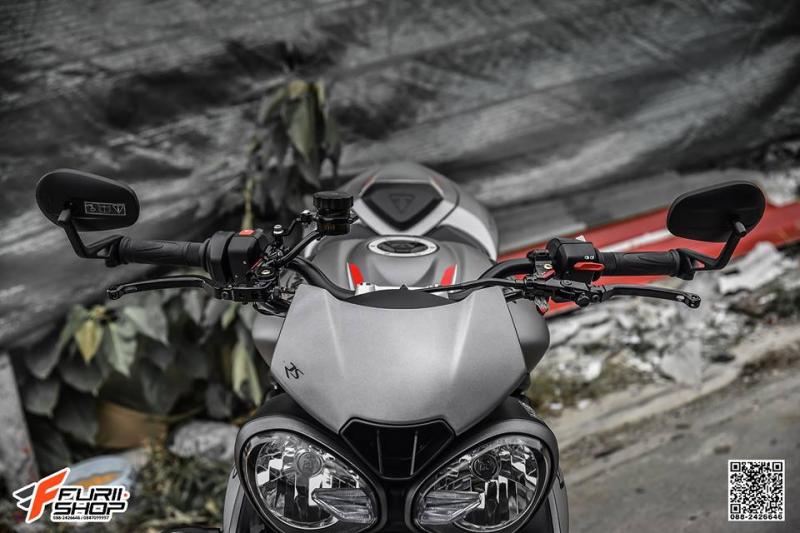 Triumph Triple765 được trang bị các thiết bị tiêu chuẩn cao cấp