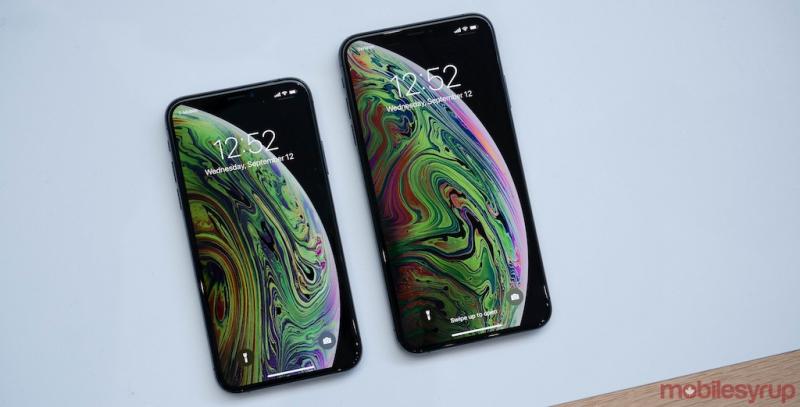 Phần tai thỏ iPhone XS XS Max biến mất có lẽ là điều khiến cho người dùng lo lắng nhất. Nhưng đừng quá lo lắng, bạn có thể thêm một số phụ kiện như tai nghe không dây hay ốp lưng sang trọng để che đi phần tai thỏ biến mất và khiến cho chiếc điện thoại của bạn trở nên đẹp và hấp dẫn hơn.