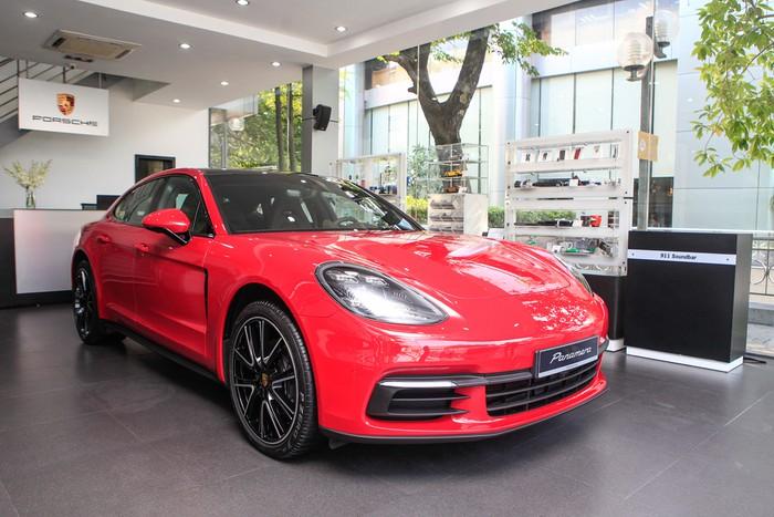 Chi tiết Porsche Panamera màu đỏ giá 6,3 tỷ đồng tại VN