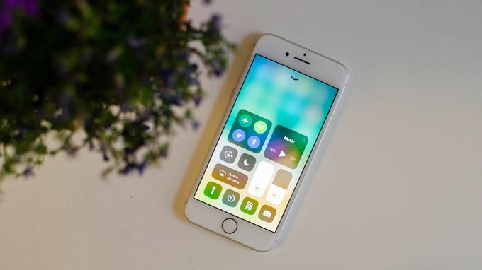 Mua iPhone 8 cũ đã qua sử dụng có phải lựa chọn tốt?