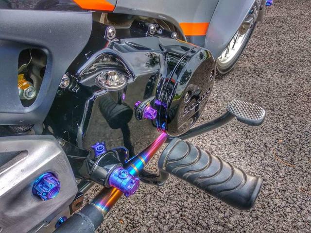 Future 2 up đời Wave 125 nổi bật giữa đám đông