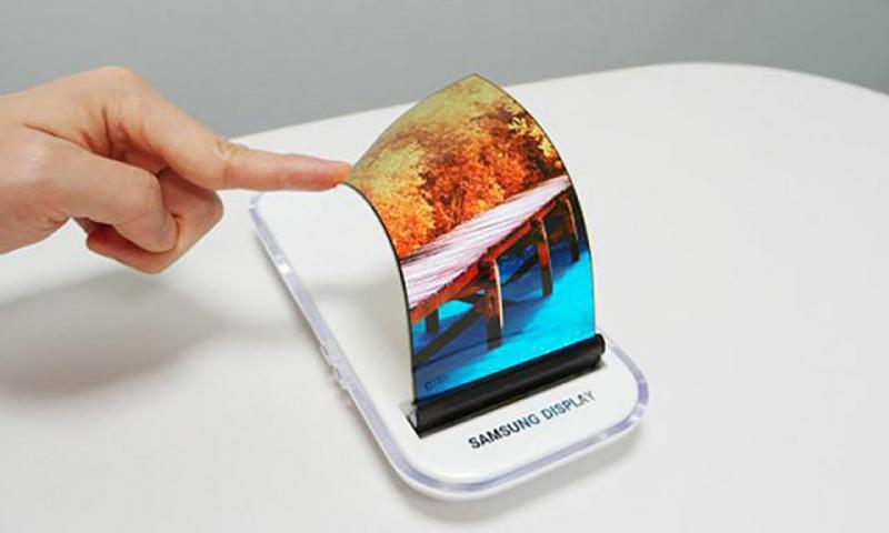 Smartphone màn hình gập Samsung và Huawei sẽ giá khoảng 1,500 đô la