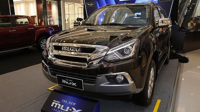 Isuzu mu-X 2018 chốt giá 820 triệu đồng tại Việt Nam
