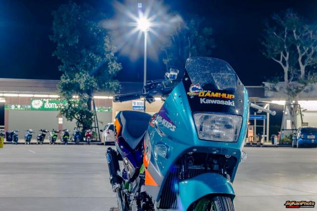 Kawasaki Kips 150 độ dàn chân đẹp bốc cháy trước cây xăng nước bạn