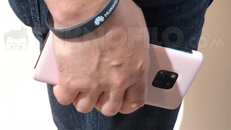 Lộ diện hình ảnh thực tế của Mate 20 Pro với màn hình cong 3D đẹp mắt