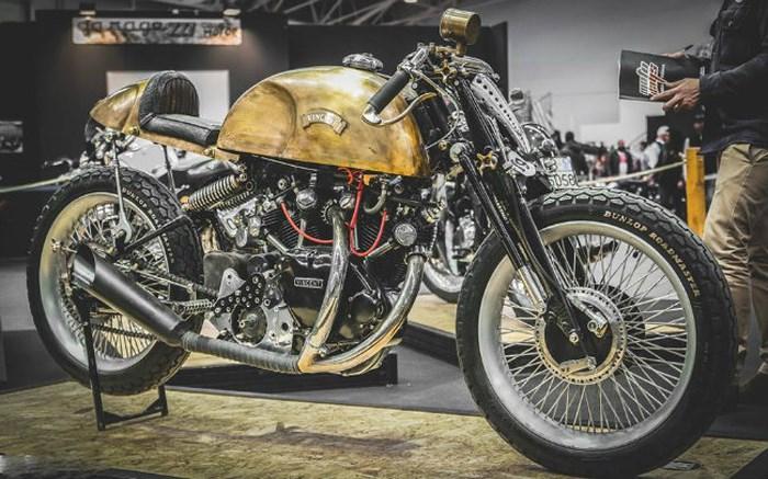 Mẫu xe độ kiểu cafe racer với lớp phủ vàng kín bình xăng