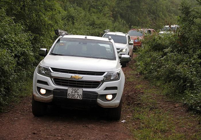 Ngập tràn xe nhập khẩu, ưu đãi xe lắp ráp, nhưng giá vẫn cao