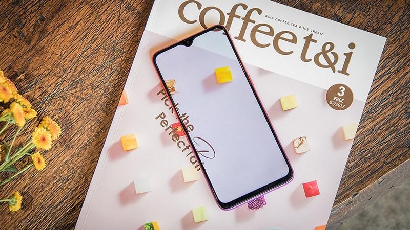 OPPO F9 RAM 6 GB dự kiến lên kệ với giá tham khảo là 8.490.000 đồng
