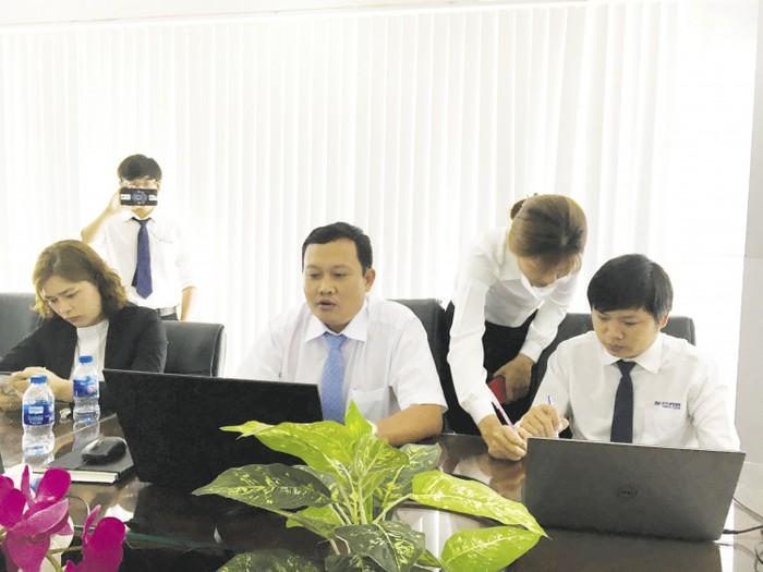 Khách hàng tố đại lý huyndai giam `nhầm` xe, đại lý đổ lỗi cho nhân viên cũ