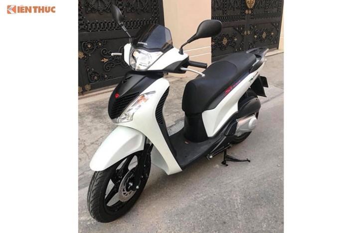Soi Honda SH cũ biển ‘tứ quý’ giá 400 triệu tại Sài Gòn
