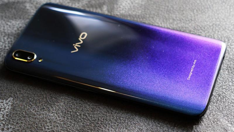 Vivo V11 Pro: Thiết kế đẹp, hiệu suất tốt và cảm biến vân tay trong màn hình
