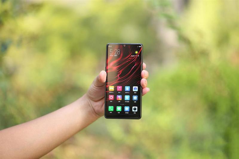 Trên tay ZTE Nubia Z18: thiết kế đẹp mắt, cấu hình mạnh và giá bán phải chăng