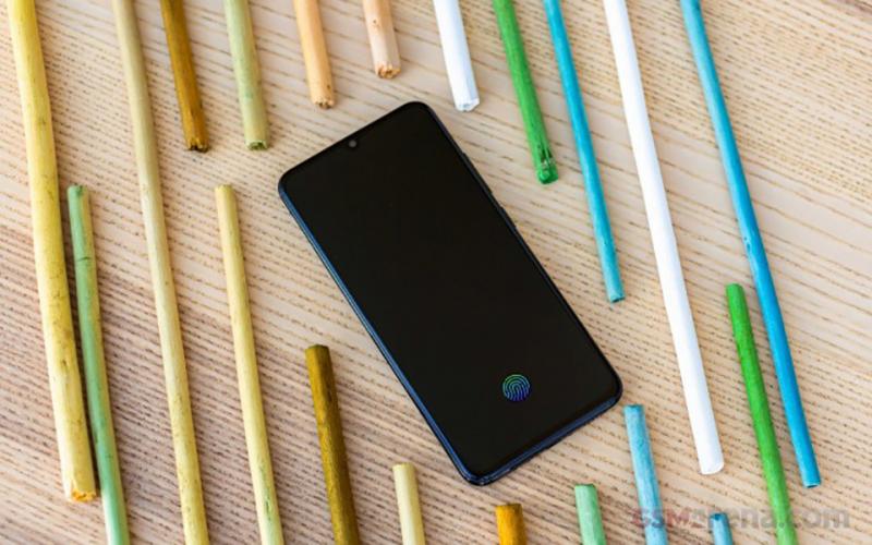 Vivo V11 ra mắt: màn hình giọt nước, cảm biến vân tay dưới màn hình