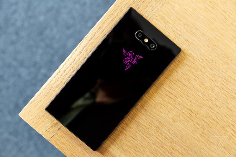 Soi chi tiết từng góc cạnh của Razer Phone 2 vừa ra mắt