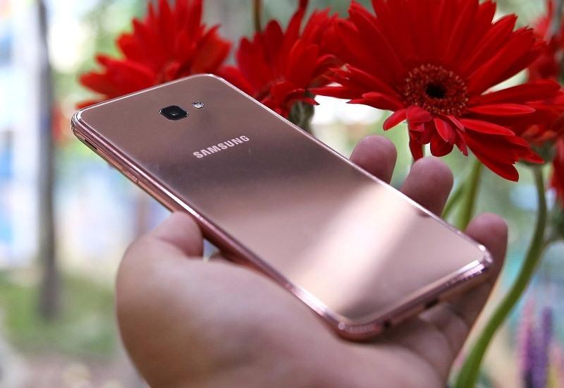 Những điểm nhấn đánh chú ý khiến Galaxy J4+ hút khách hàng trẻ