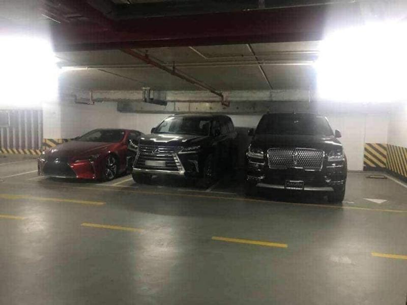 Lexus LC 500 2018 "nổi bần bật" nhờ nước sơn đỏ rực rỡ trong hầm đỗ xe