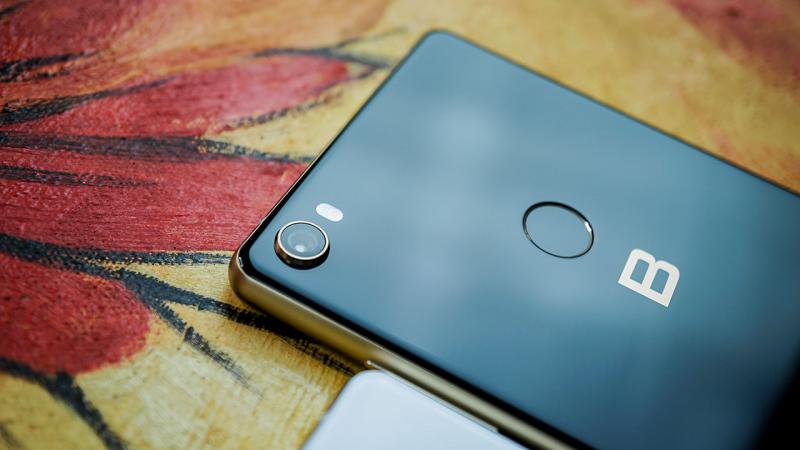 Video mở hộp và cảm nhận nhanh bộ đôi Bphone 3 & Bphone 3 Pro