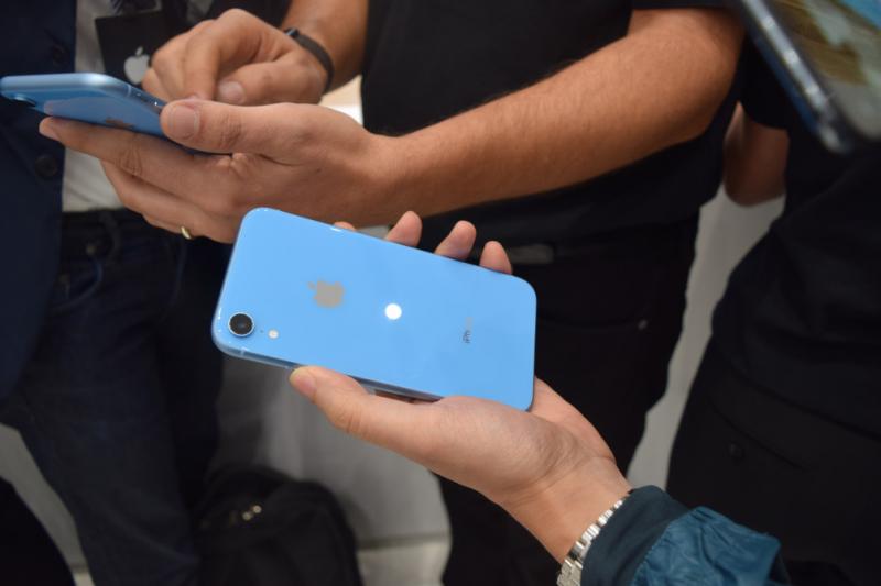 Người dùng đã bắt đầu nhận được những chiếc iPhone XR đầu tiên