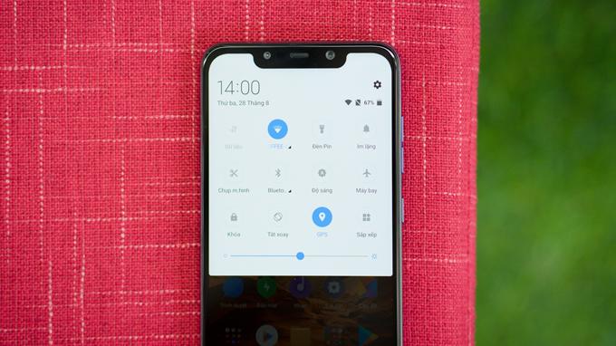 Pocophone F1: Cấu hình mạnh, pin trâu, đáng để lựa chọn tầm giá 7-8 triệu