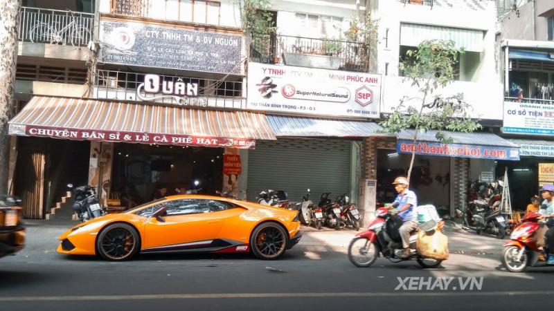 Lamborghini Huracan màu cam thứ 2 đã tìm được chủ nhân và đeo biển số khá  đẹp