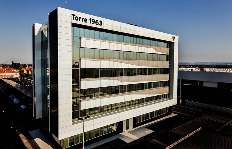 Cận cảnh bên trong nhà máy sản xuất siêu SUV Lamborghini URUS