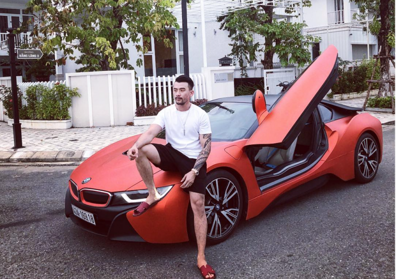 BMW i8 tại Đà Nẵng được ‘’khoác’’ lên mình ‘’bộ áo cá mập’’ Bape độc đáo