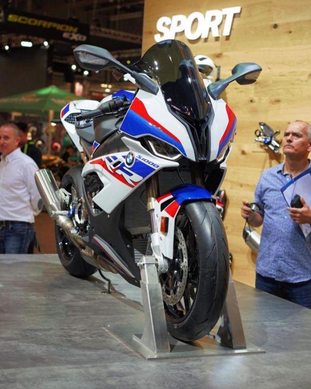 BMW S1000RR 2019 trình làng với thiết kế cải tiến và động cơ mạnh mẽ hơn