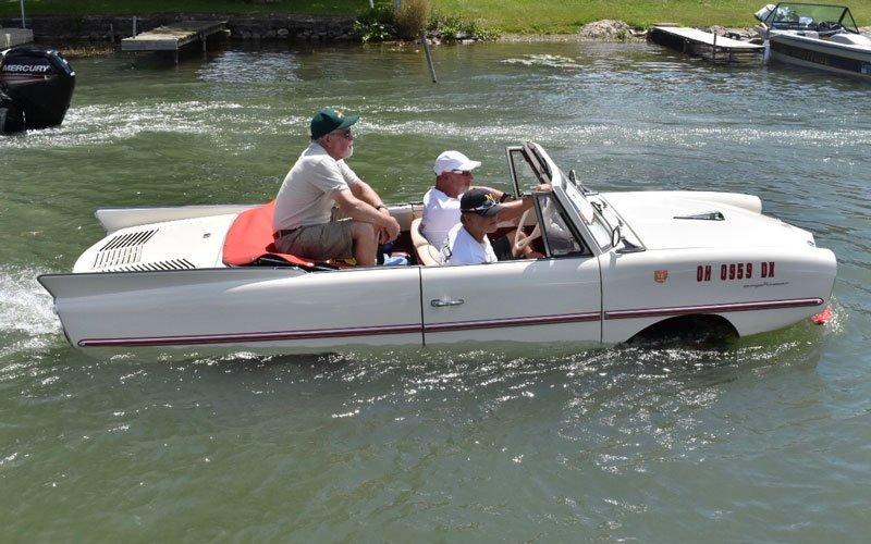 Cận cảnh Amphicar - Ô tô mui trần lội nước tại Sài Gòn