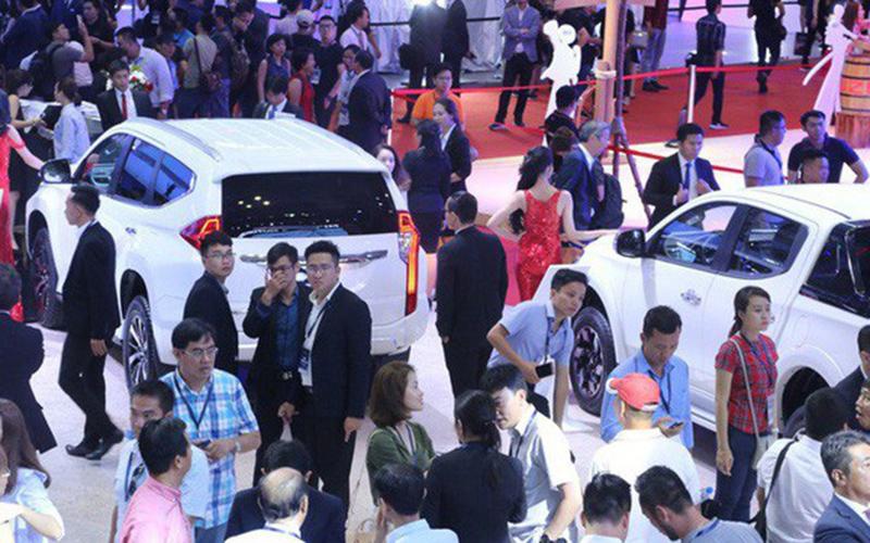 Cao điểm mùa xe, thị trường “đứt mạch” giảm giá, người Việt chịu mua xe đắt