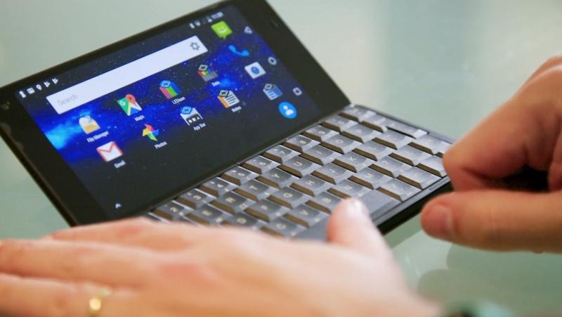 Cosmo Communicator: một "Nokia E90 2018" với 2 màn hình, hệ điều hành Android, bàn phím vật lý