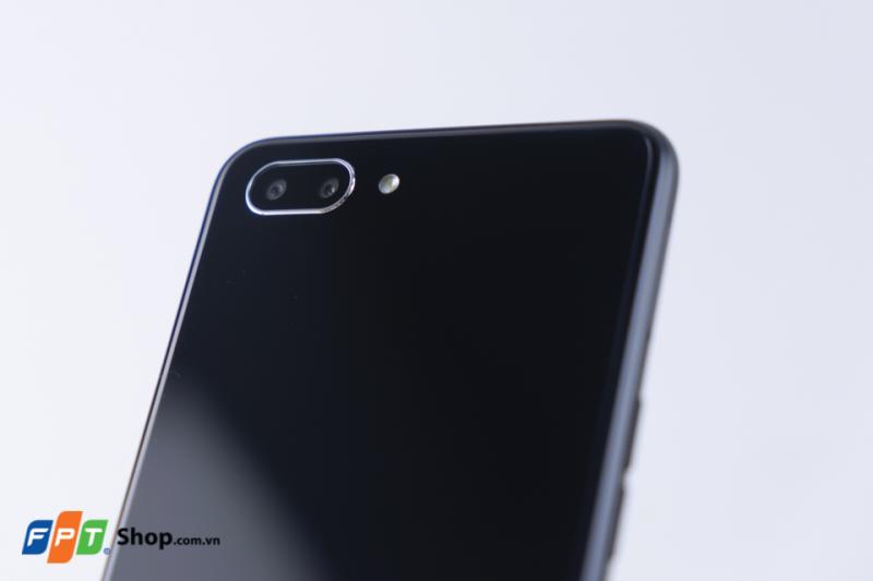 Với giá 2,5 triệu, Realme C1 thực sự hấp dẫn với cấu hình tốt, thiết kế bắt mắt cùng nhiều tính năng khác