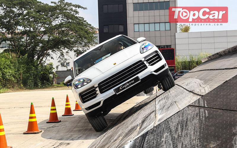 Porsche Cayenne 2018 cho phép người lái có thể “làm xiếc” trên địa hình offroad