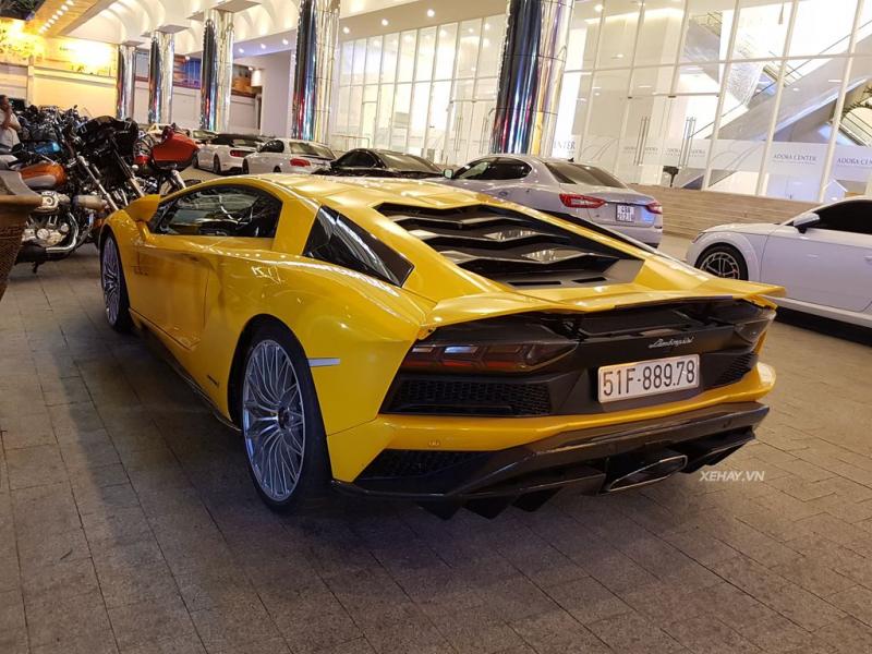 Bắt gặp Lamborghini Aventador S độc nhất Việt Nam trên phố đêm Sài Gòn
