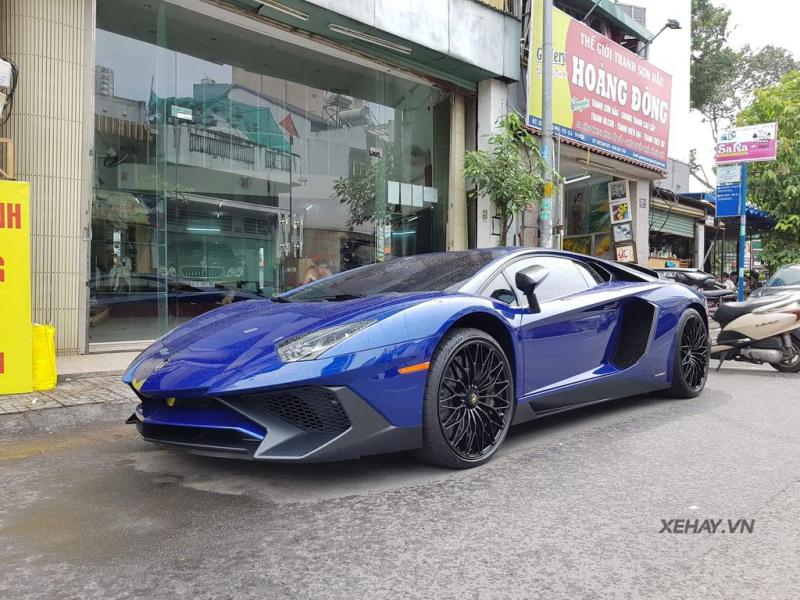 Lamborghini Aventador SV Coupe - tình cũ của Minh ''nhựa'' đầy thu hút với  màu sơn nguyên bản