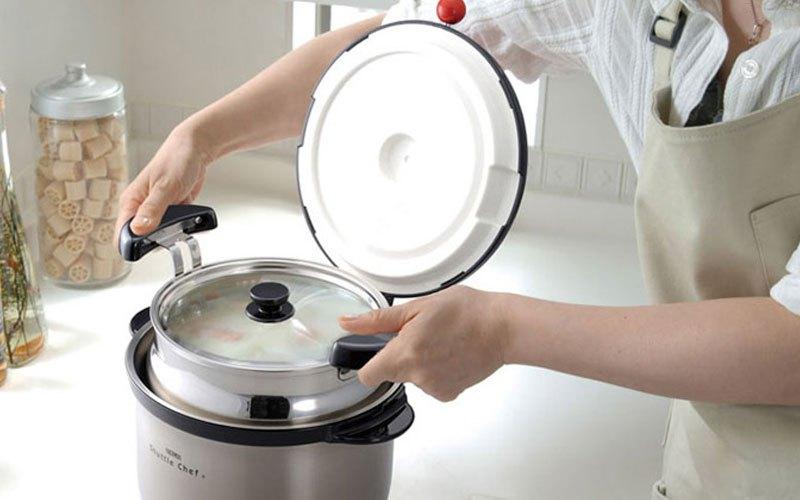 Nên chọn nồi ủ chân không hay nồi áp suất điện cho căn bếp nhà bạn?