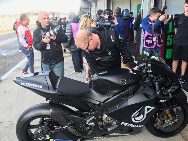 Cận cảnh M1 2019 của đội đua Petronas Yamaha SIC Racing Team