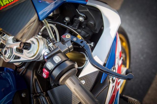 S1000RR độ đầy sặc sỡ và hút hồn với gói trang bị dư xịn