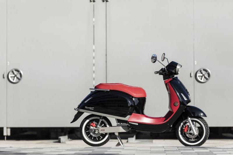 Tay ga điện Kumpan 1954 Ri S bị tố “đạo” thiết kế của Piaggio