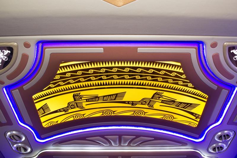 Ford Transit được nâng cấp nội thất với những nét hoa văn trống đồng