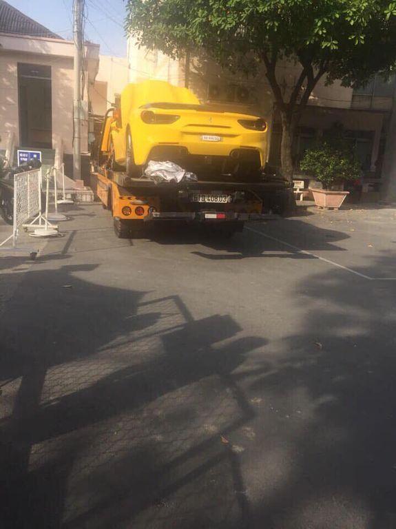 Ferrari 488 GTB màu vàng đầu tiên tại Bình Dương đi “đóng biển”