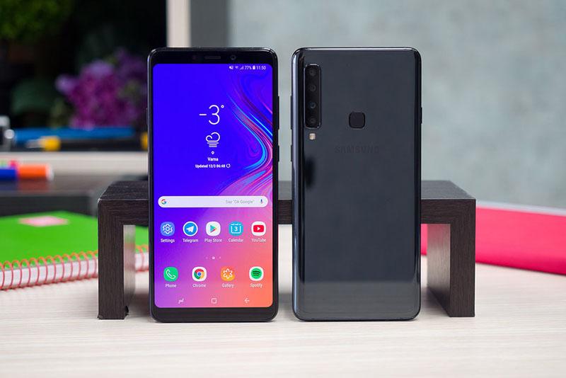 Galaxy A10 là một trong những smartphone đầu tiên của Samsung trang bị cảm biến vân tay dưới màn hình