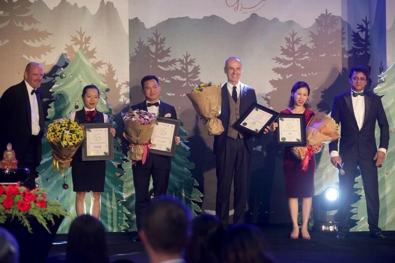 Vespa Primavera ABS 125 Iget bán được hơn 230 triệu đồng giúp trẻ em Việt hở hàm ếch