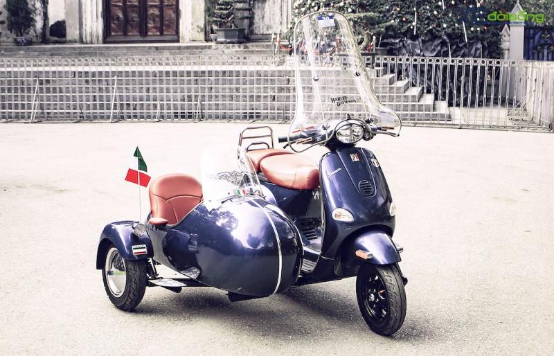 Vespa ET8 độ thêm thuyền sidecar trở thành xe 3 bánh cực "nhã"